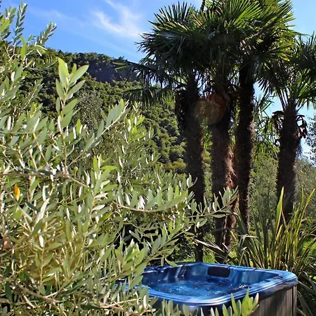 Vakantiehuis Rustico Ulivi - In Bucht Piona Colico