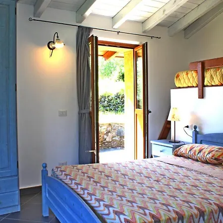 Rustico Ulivi - In Bucht Piona Vakantiehuis